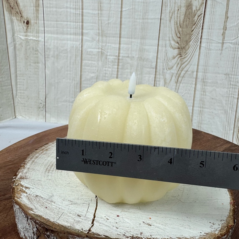 Remote-Controlled Pumpkin Candle - Picture 7 of 16